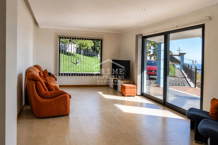 Moradia T3 para Venda em Arco da Calheta Foto 4