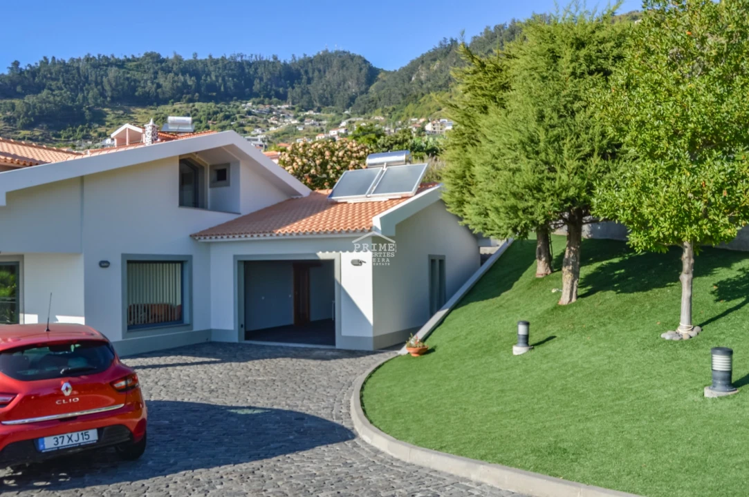 Moradia T3 para Venda em Arco da Calheta Foto 8
