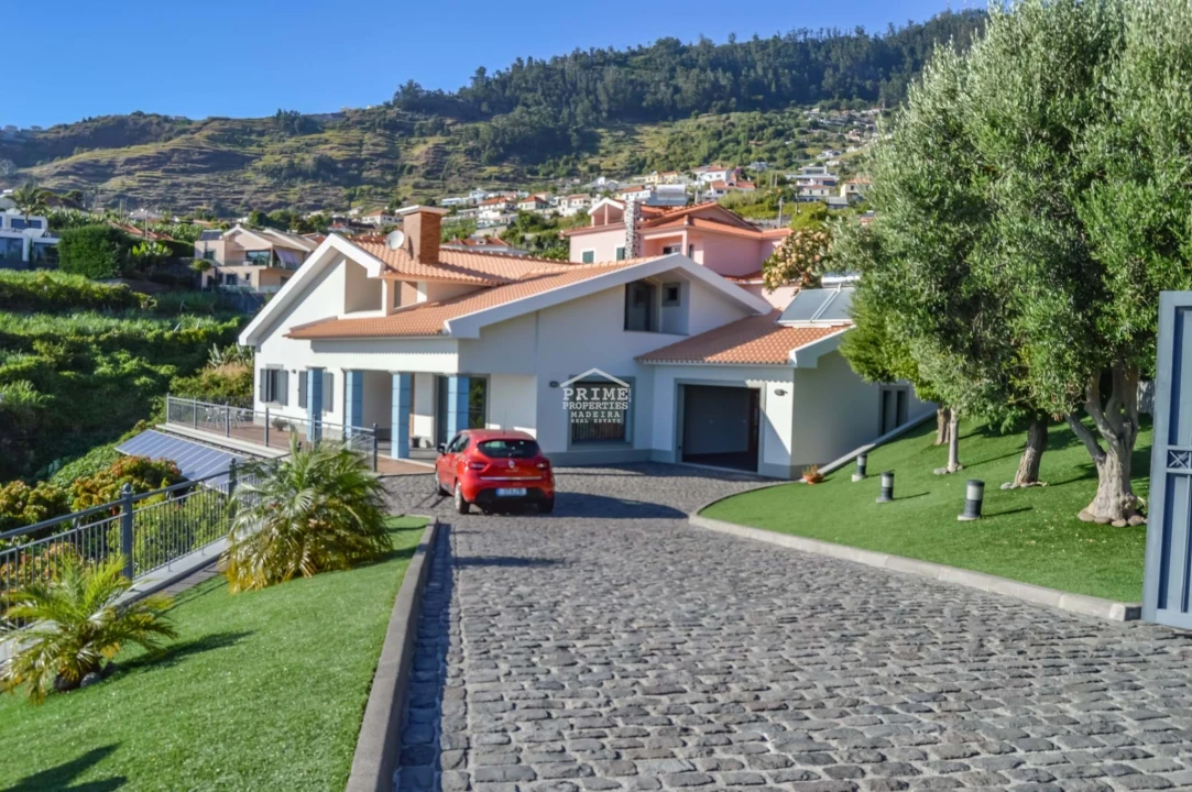 Moradia T3 para Venda em Arco da Calheta Foto 1