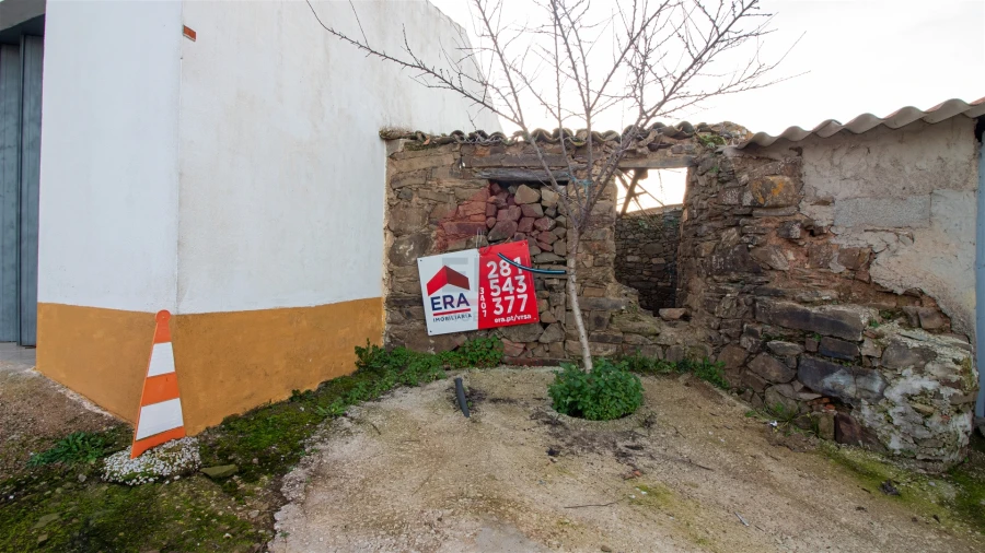 Moradia T0 para Venda em Martim Longo Foto 2