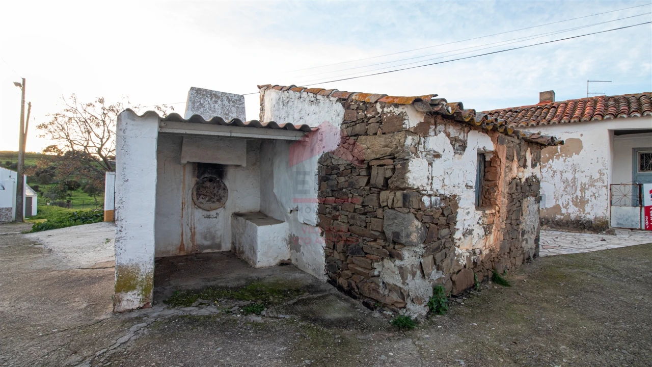 Moradia T0 para Venda em Martim Longo Foto 6