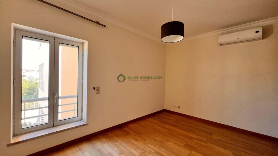 Apartamento T3 para Venda em Quarteira Foto 25