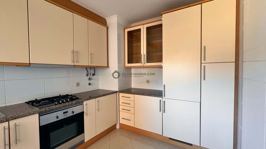Apartamento T3 para Venda em Quarteira Foto 3