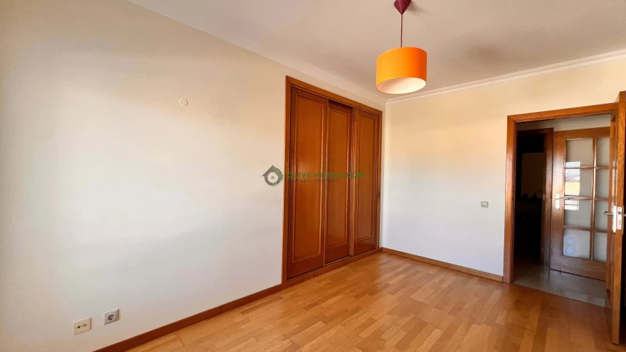Apartamento T3 para Venda em Quarteira Foto 13