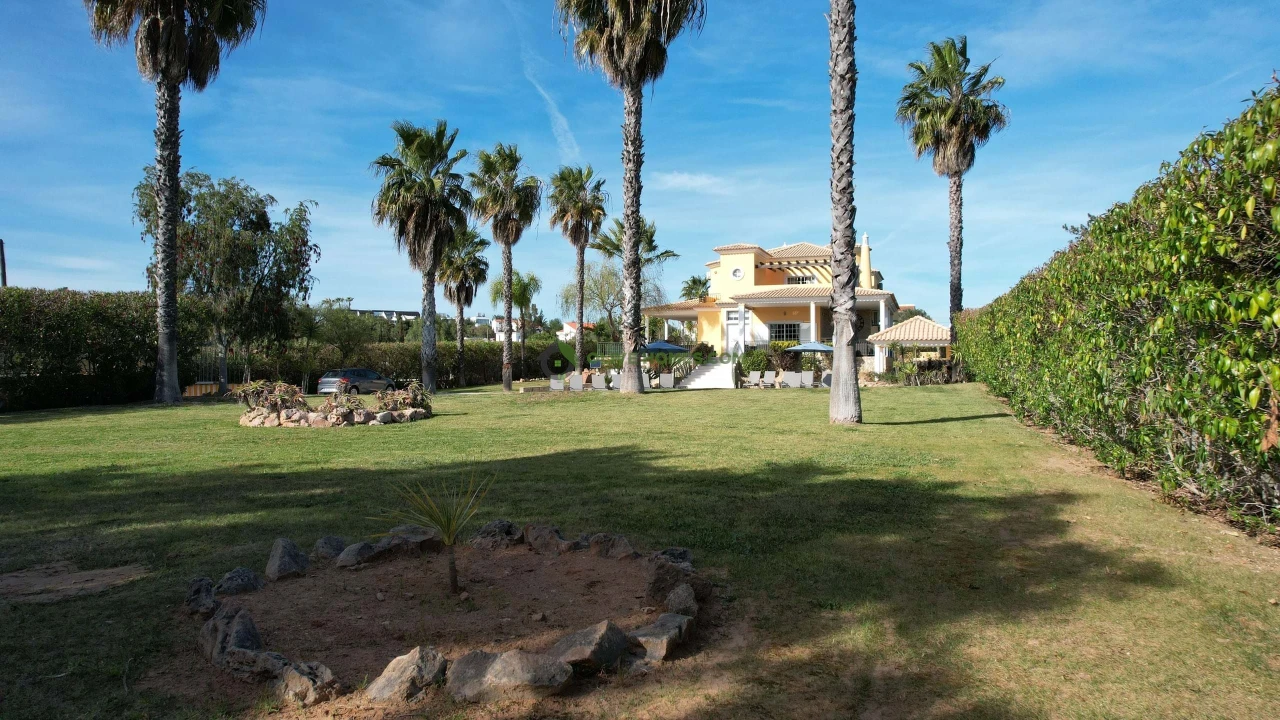 Moradia T8 para Venda em Almancil Foto 11