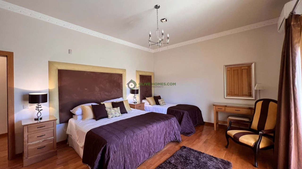 Moradia T8 para Venda em Almancil Foto 3