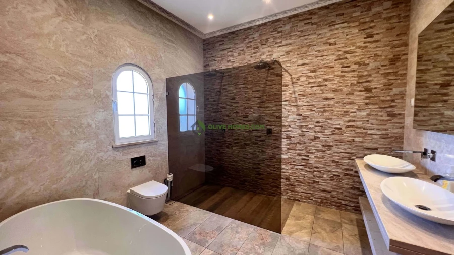 Moradia T8 para Venda em Almancil Foto 55