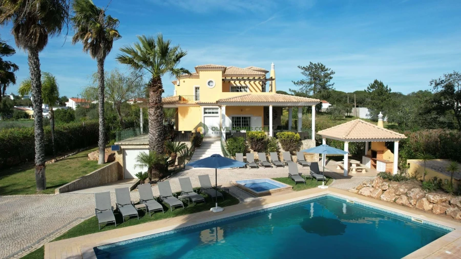 Moradia T8 para Venda em Almancil Foto 6