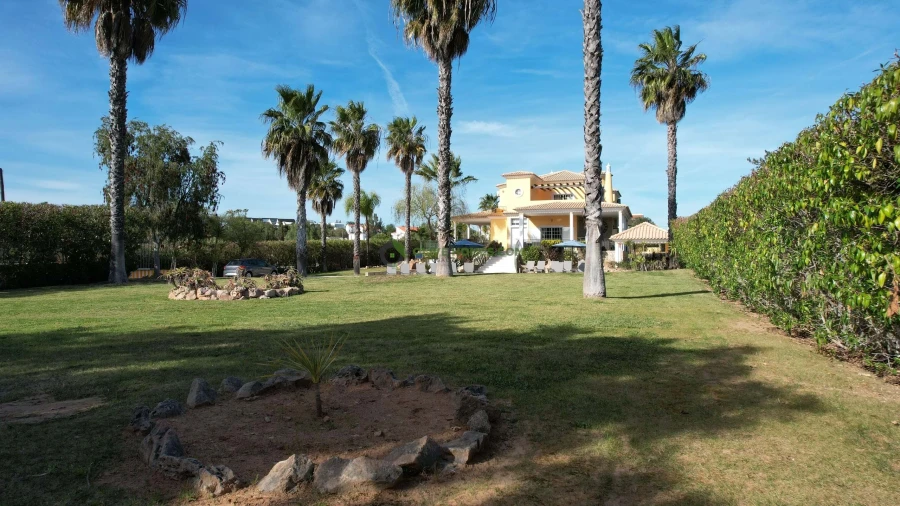 Moradia T8 para Venda em Almancil Foto 11