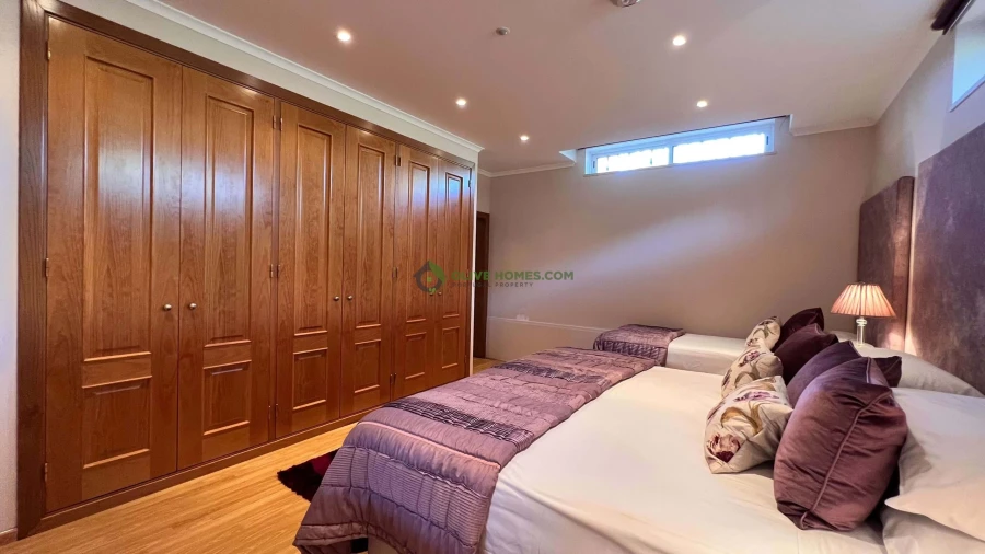 Moradia T8 para Venda em Almancil Foto 86