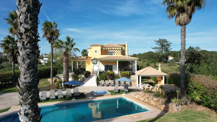 Moradia T8 para Venda em Almancil