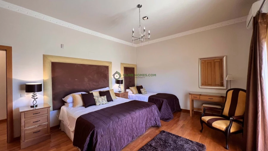 Moradia T8 para Venda em Almancil Foto 3