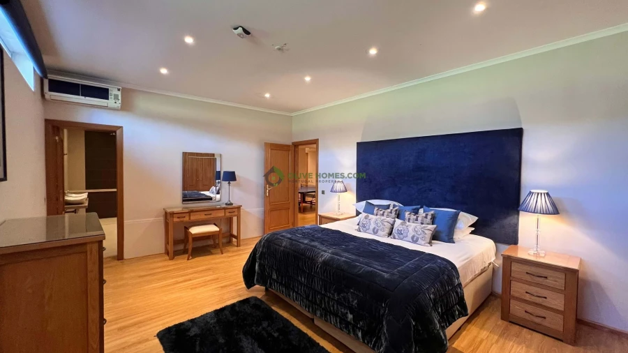 Moradia T8 para Venda em Almancil Foto 78