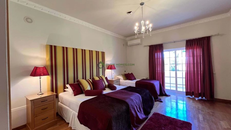 Moradia T8 para Venda em Almancil Foto 32