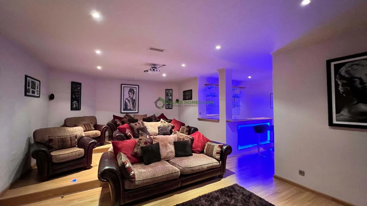 Moradia T8 para Venda em Almancil Foto 95