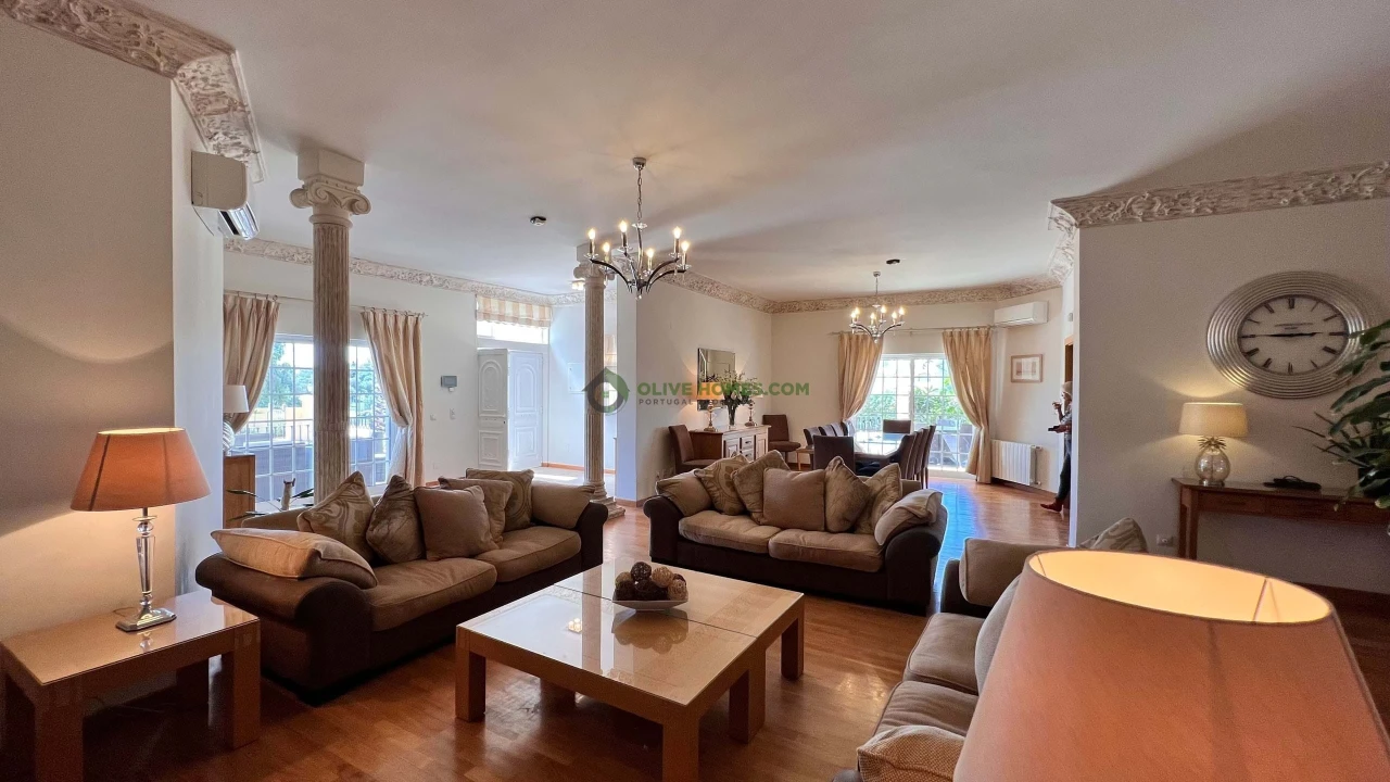 Moradia T8 para Venda em Almancil Foto 10