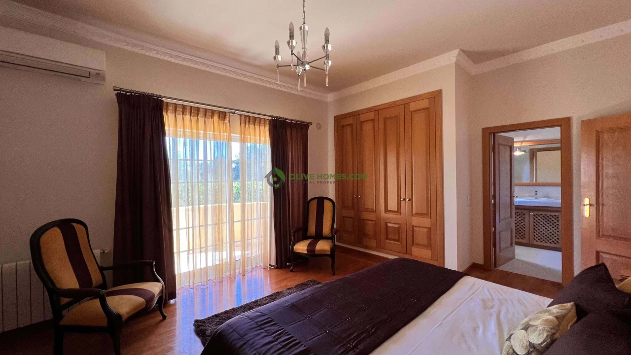 Moradia T8 para Venda em Almancil Foto 29