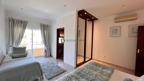 Moradia T7 para Venda em Quarteira