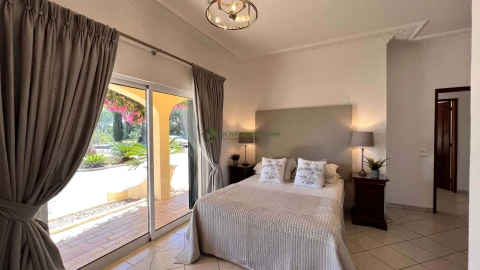 Moradia T7 para Venda em Quarteira