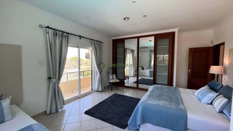 Moradia T7 para Venda em Quarteira