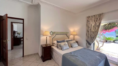 Moradia T7 para Venda em Quarteira