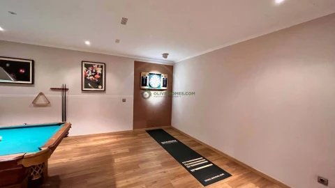 Moradia T7 para Venda em Quarteira