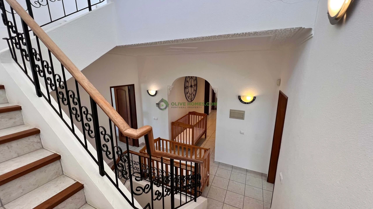 Moradia T7 para Venda em Quarteira Foto 49