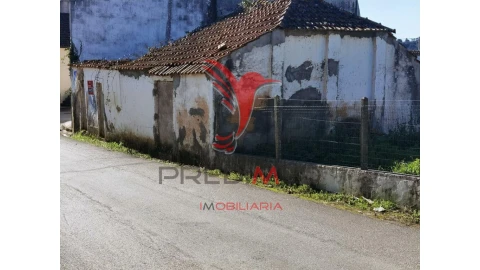 Moradia T2 para Venda em Azoia de Cima e Tremês