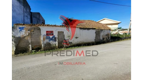 Moradia T2 para Venda em Azoia de Cima e Tremês
