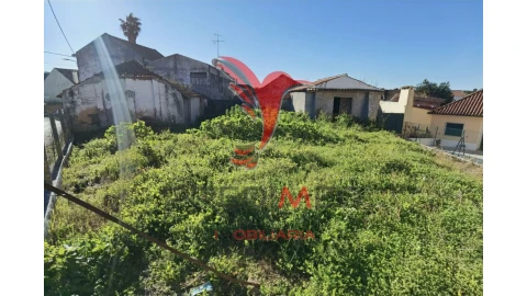 Moradia T2 para Venda em Azoia de Cima e Tremês