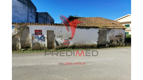 Moradia T2 para Venda em Azoia de Cima e Tremês