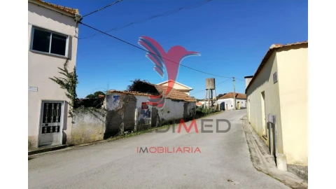 Moradia T2 para Venda em Azoia de Cima e Tremês