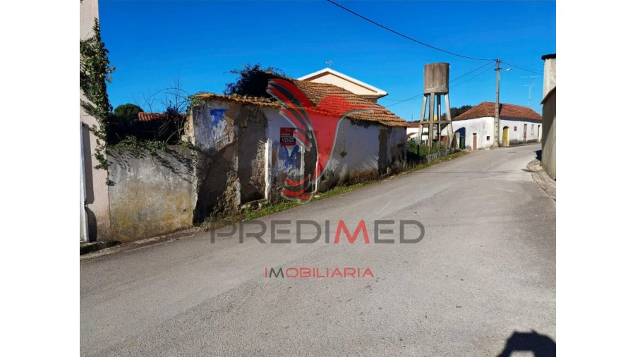 Moradia T2 para Venda em Azoia de Cima e Tremês Foto 2