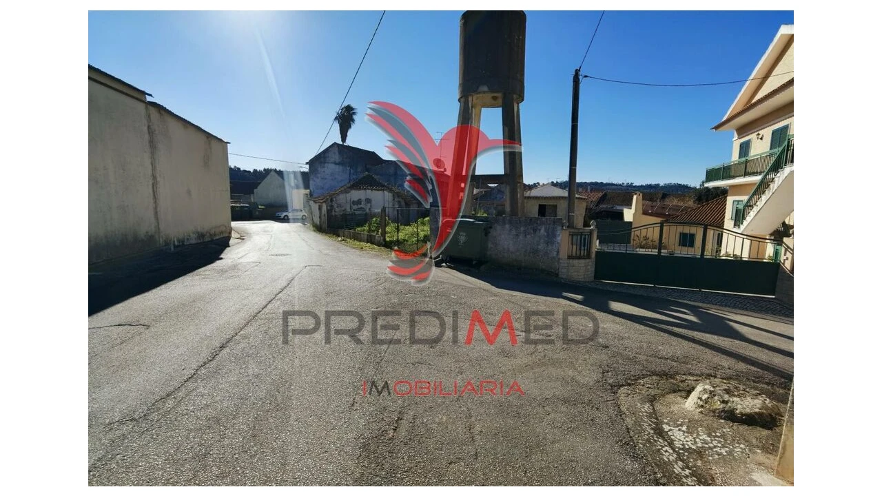 Moradia T2 para Venda em Azoia de Cima e Tremês Foto 18