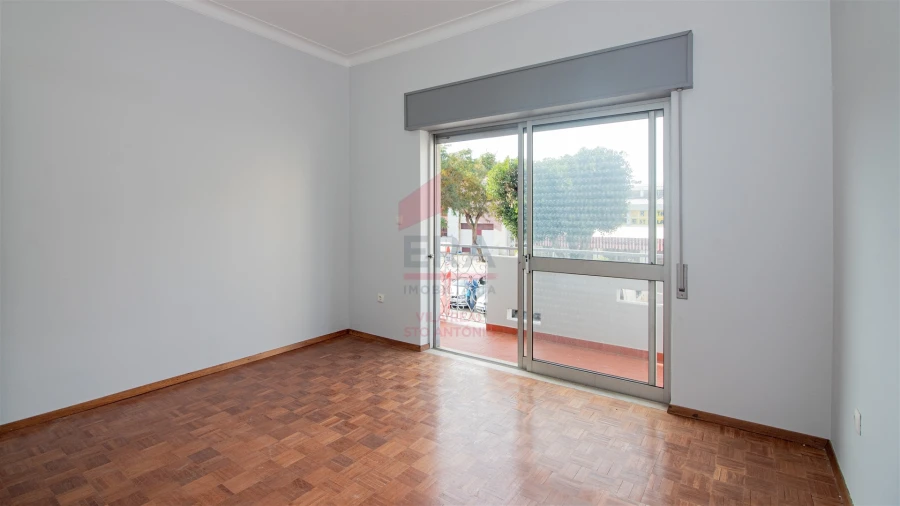 Prédio para Venda em Vila Real de Santo Antonio Foto 1