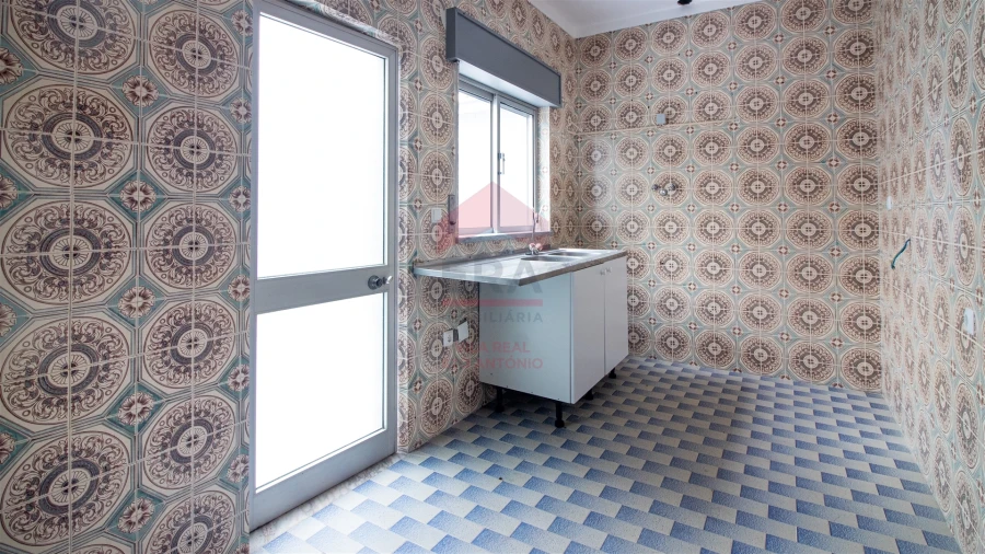 Prédio para Venda em Vila Real de Santo Antonio Foto 4