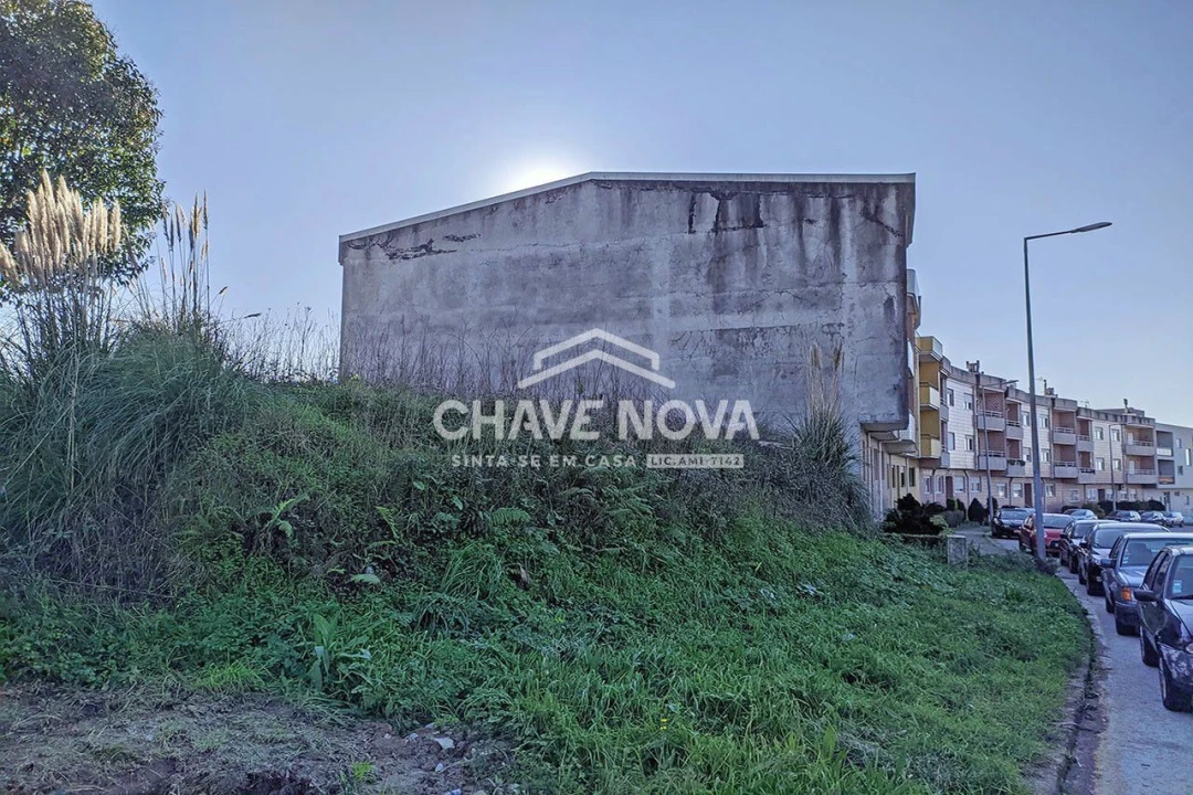 Terreno P/ Prédio para Venda em Nogueira da Regedoura Foto 10
