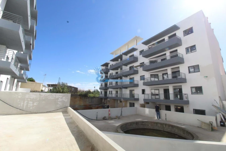 Apartamento T3 para Venda em Quelfes Foto 38