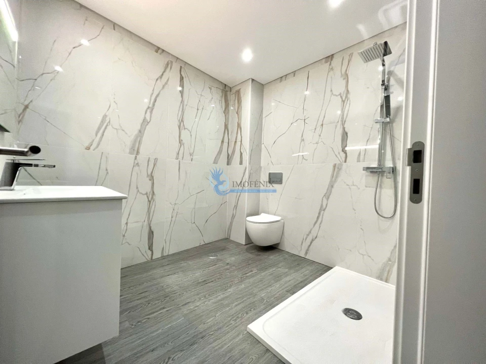 Apartamento T3 para Venda em Quelfes Foto 30