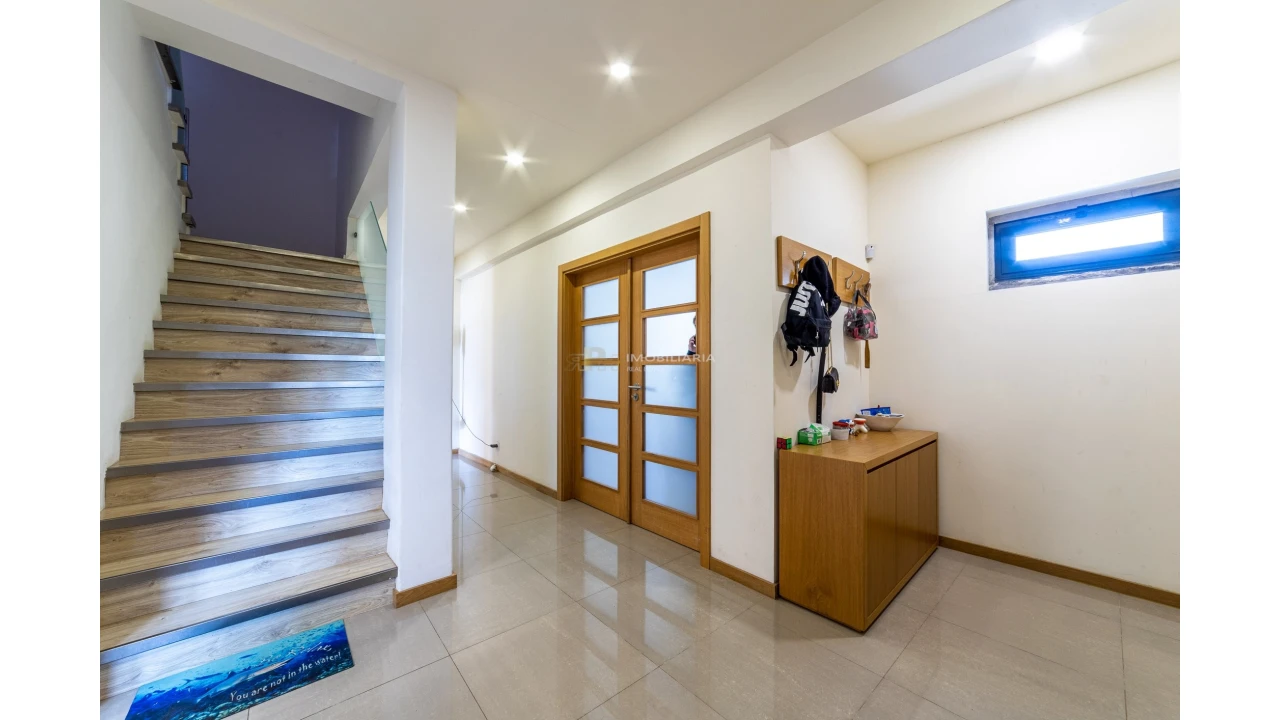 Moradia T5 para Venda em Algés, Linda-A-Velha e Cruz Quebrada-Dafundo Foto 8