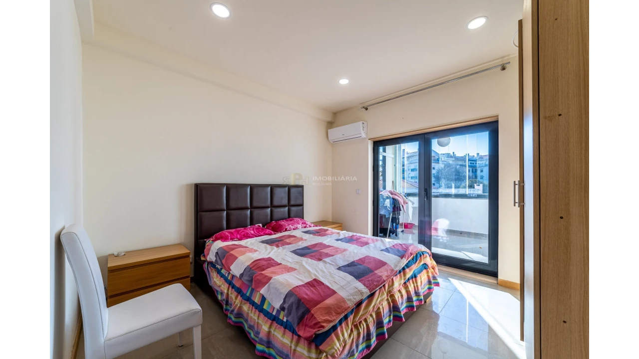 Moradia T5 para Venda em Algés, Linda-A-Velha e Cruz Quebrada-Dafundo Foto 7