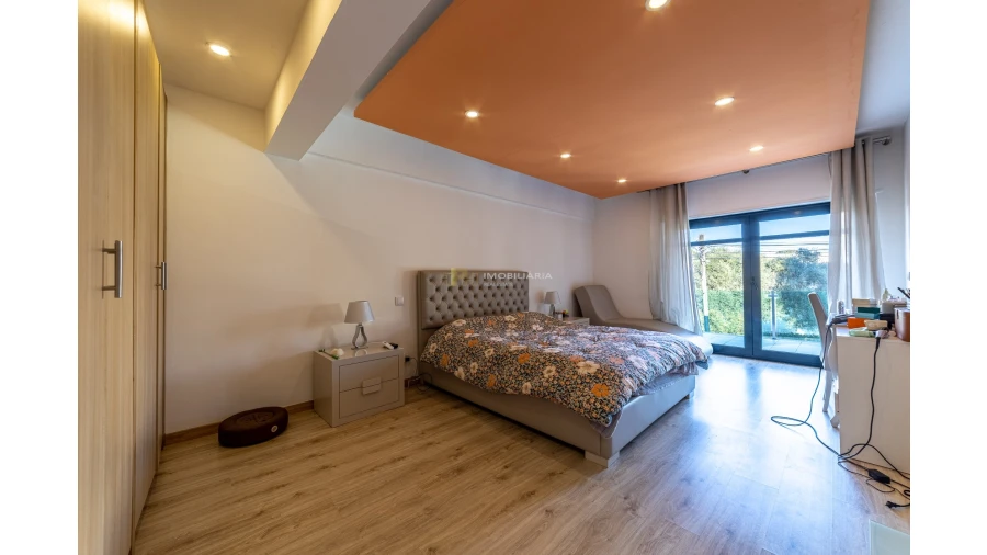 Moradia T5 para Venda em Algés, Linda-A-Velha e Cruz Quebrada-Dafundo Foto 6