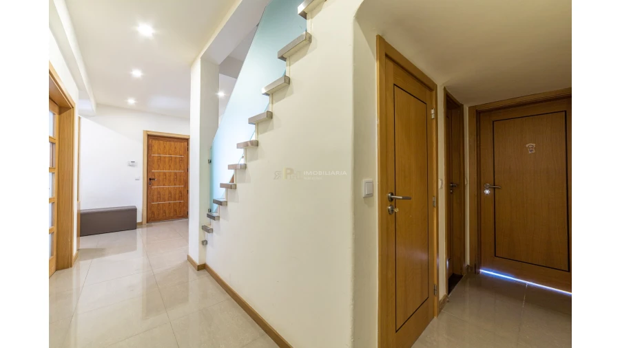 Moradia T5 para Venda em Algés, Linda-A-Velha e Cruz Quebrada-Dafundo Foto 19