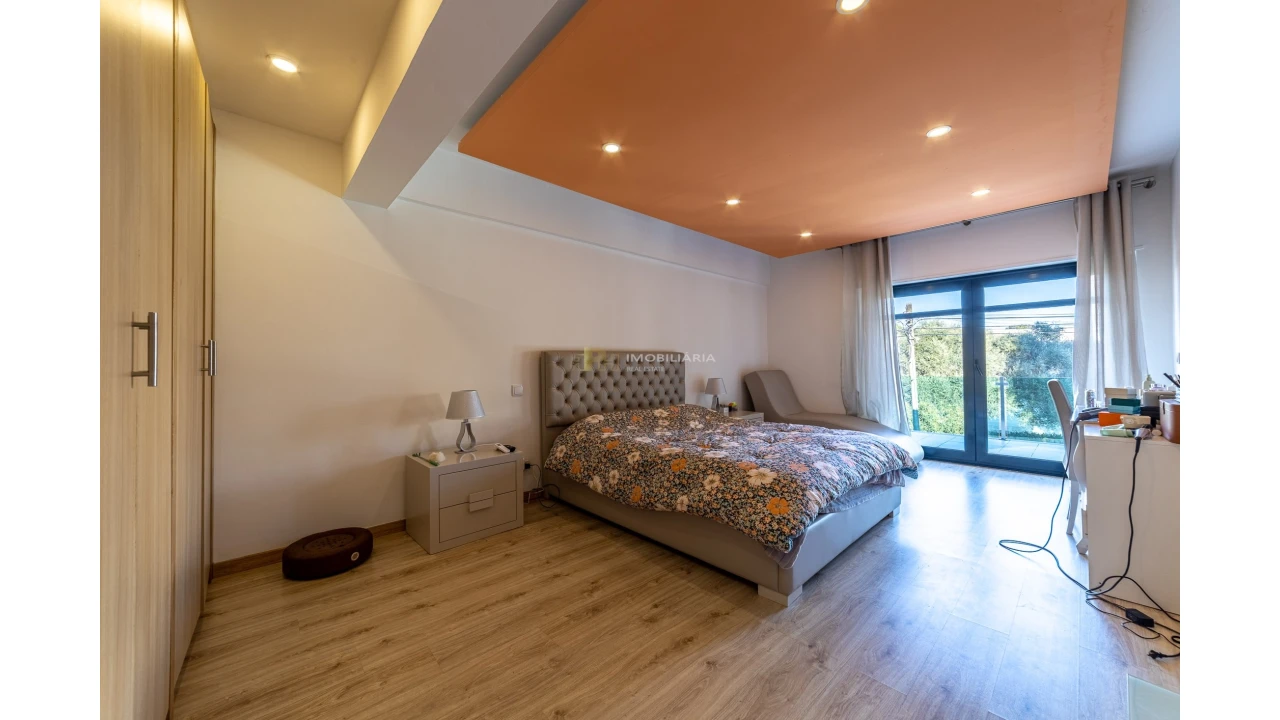 Moradia T5 para Venda em Algés, Linda-A-Velha e Cruz Quebrada-Dafundo Foto 6