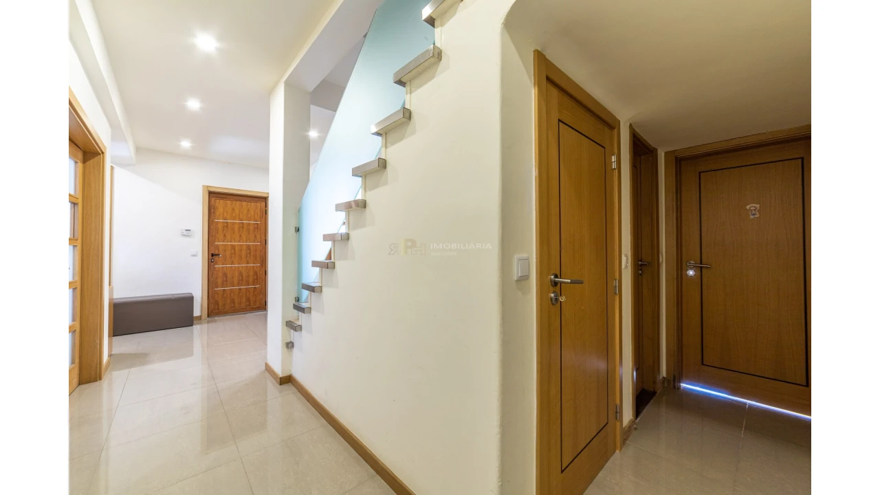 Moradia T5 para Venda em Algés, Linda-A-Velha e Cruz Quebrada-Dafundo Foto 19