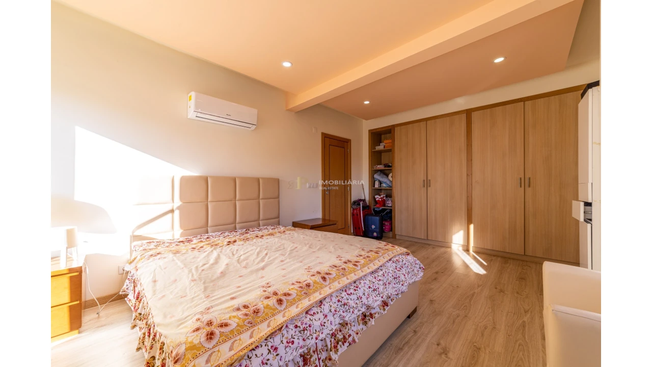 Moradia T5 para Venda em Algés, Linda-A-Velha e Cruz Quebrada-Dafundo Foto 16