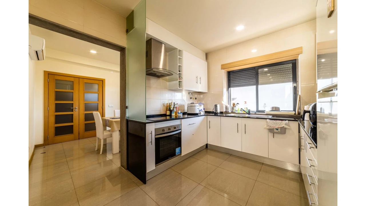 Moradia T5 para Venda em Algés, Linda-A-Velha e Cruz Quebrada-Dafundo Foto 10