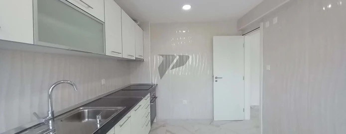 Apartamento T3 para Venda em Charneca de Caparica e Sobreda