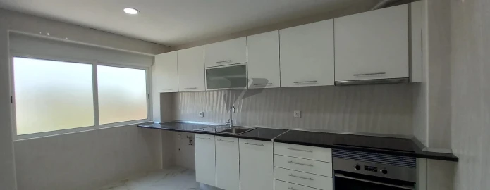 Apartamento T3 para Venda em Charneca de Caparica e Sobreda