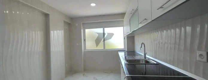 Apartamento T3 para Venda em Charneca de Caparica e Sobreda